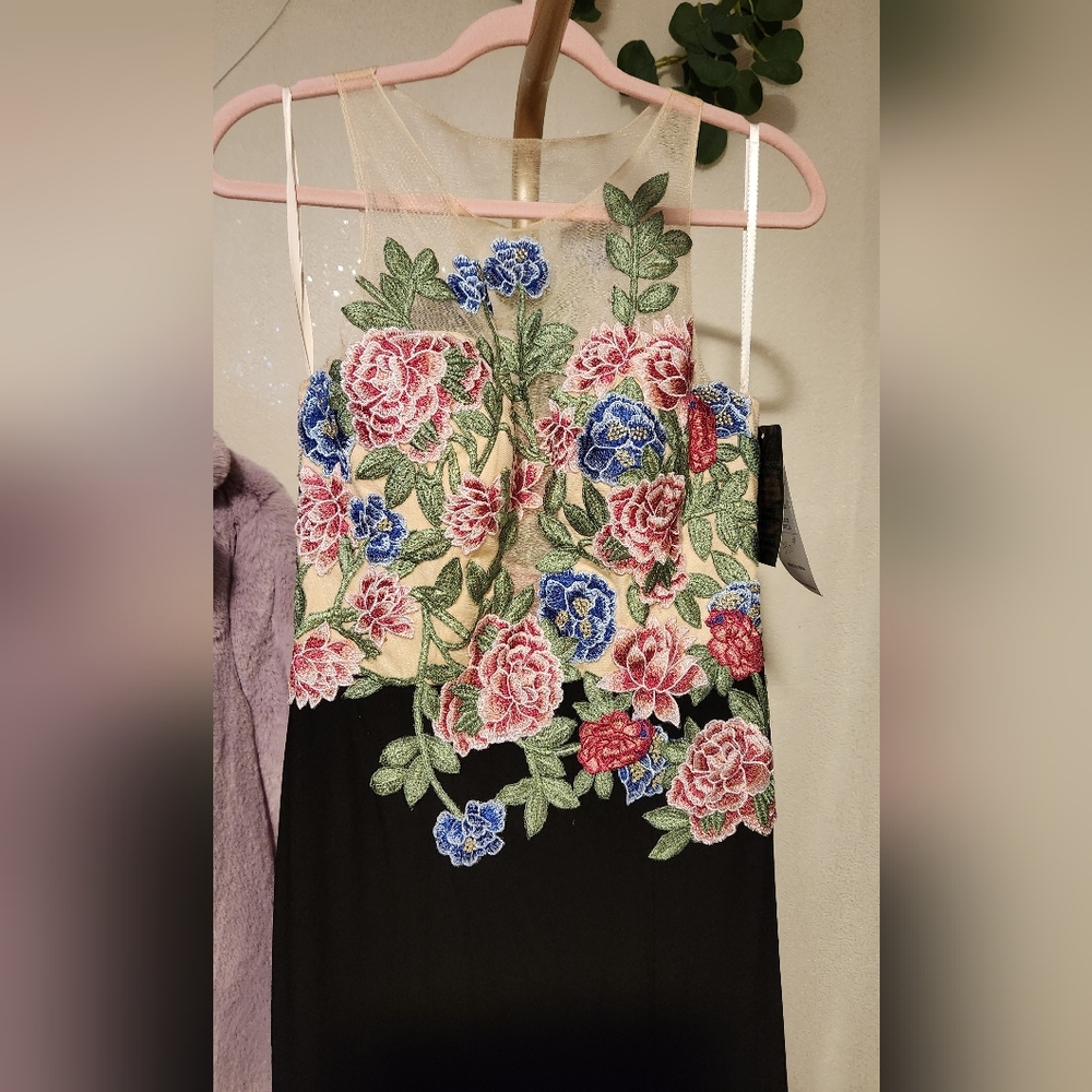 NWT Size 8 Basix Black Label Floral Embroidered Gown - Picture 8 of 8